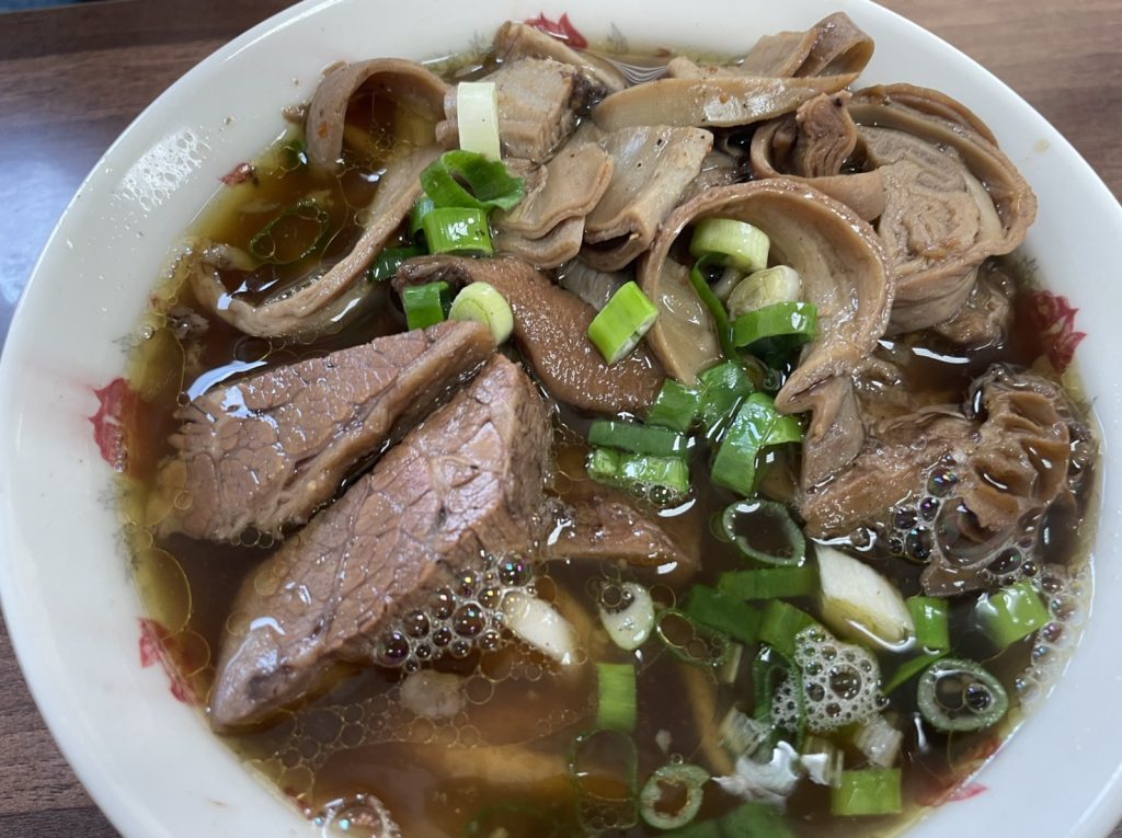 林家牛肉麵，林家牛肉麵菜單，林東方牛肉麵，吳興街美食，辣牛油