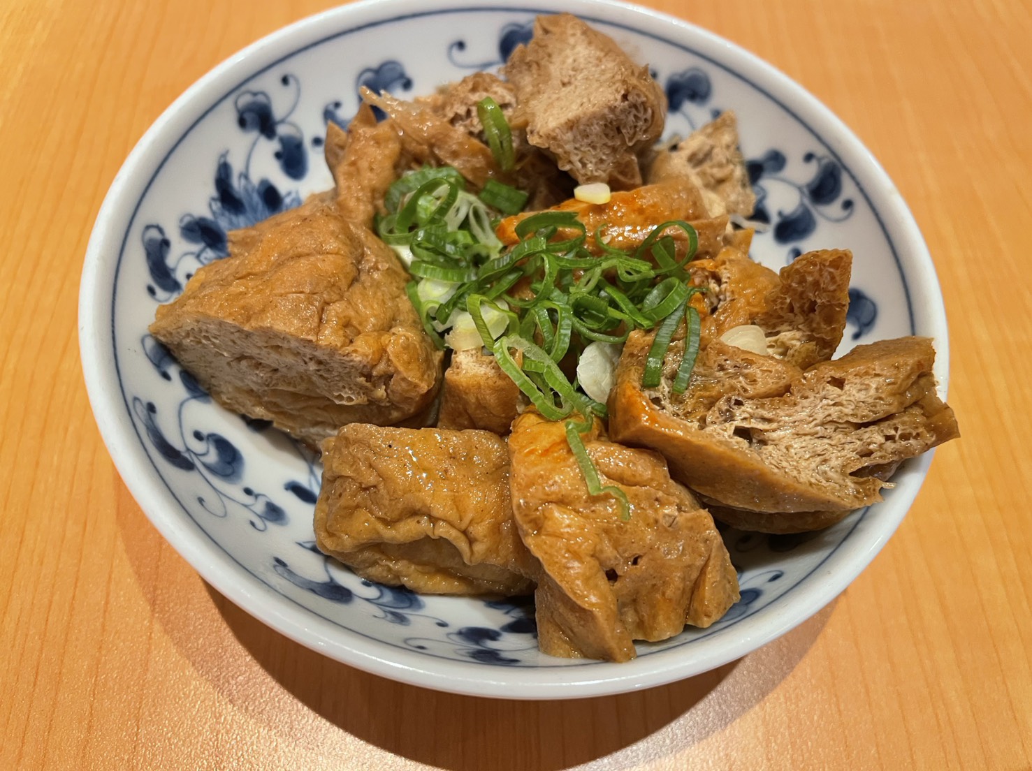 宵夜牛肉麵大王精緻老滷小菜，滷豆腐甜不辣