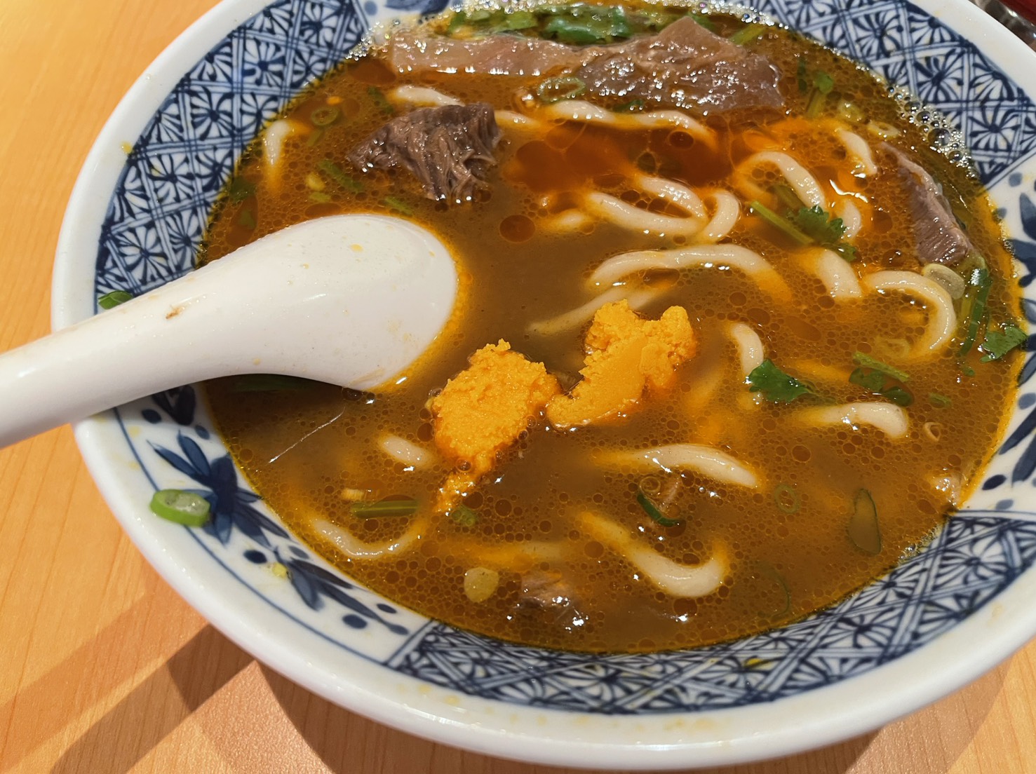 宵夜牛肉麵大王宵魂牛肉麵加入特製宵魂牛油，湯頭更濃郁