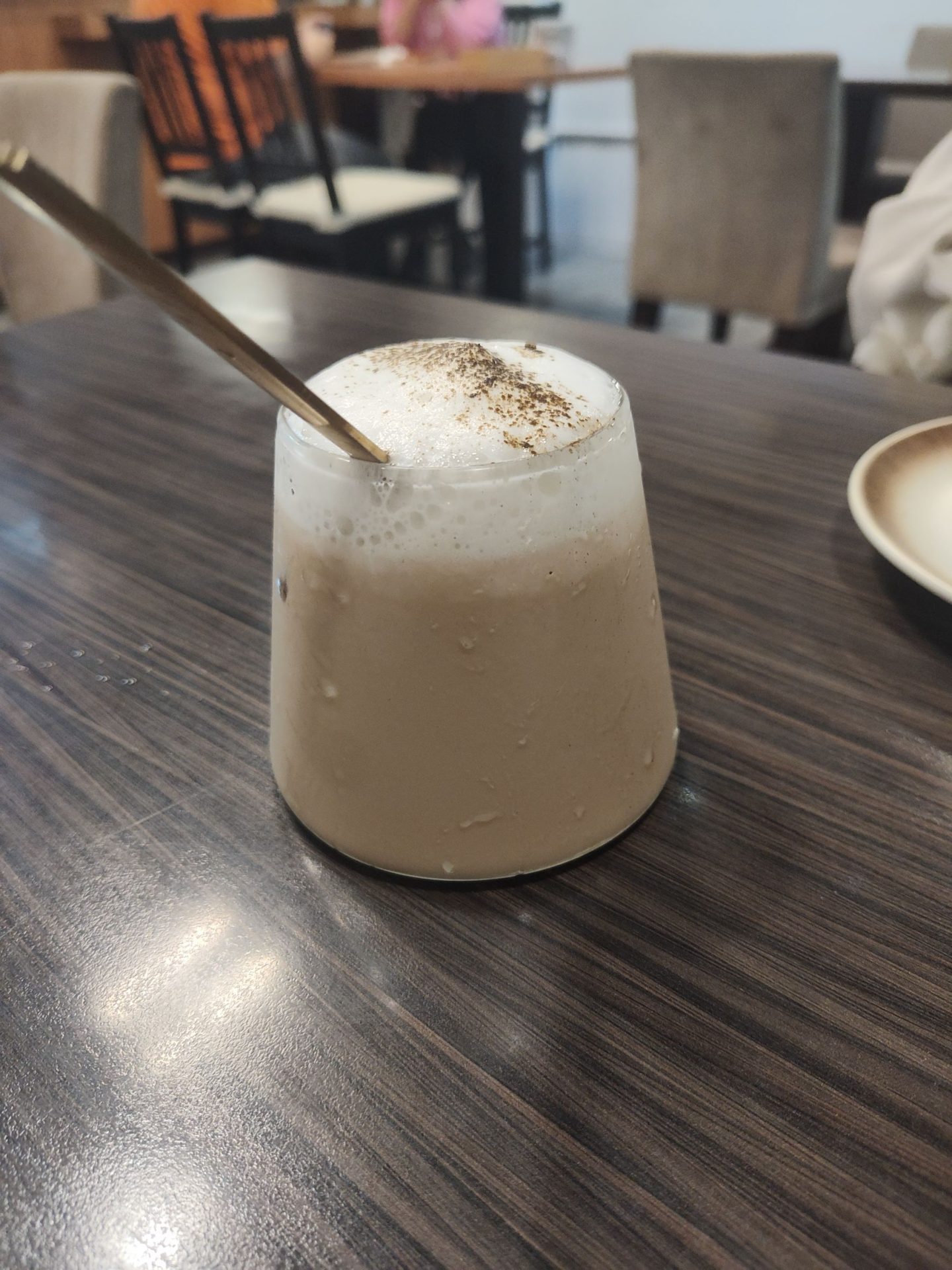 基隆私嶼 private island 雲朵焦糖歐蕾，厚奶泡上撒黑胡椒粉，溫熱暖飲