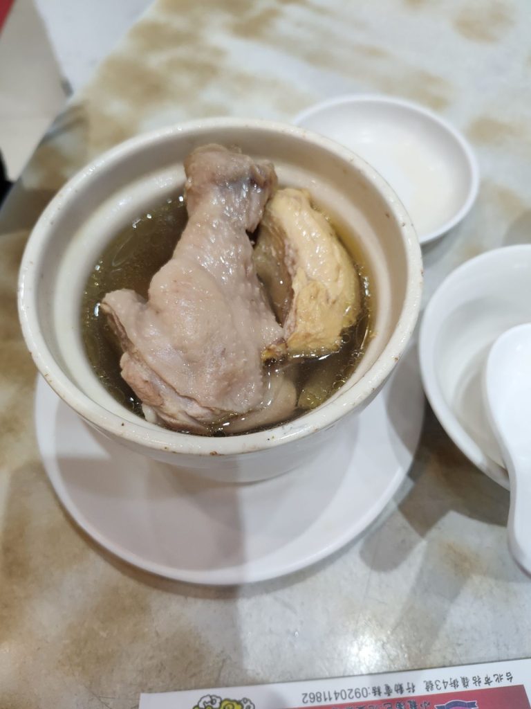黃龍莊元盅雞湯上桌實拍照