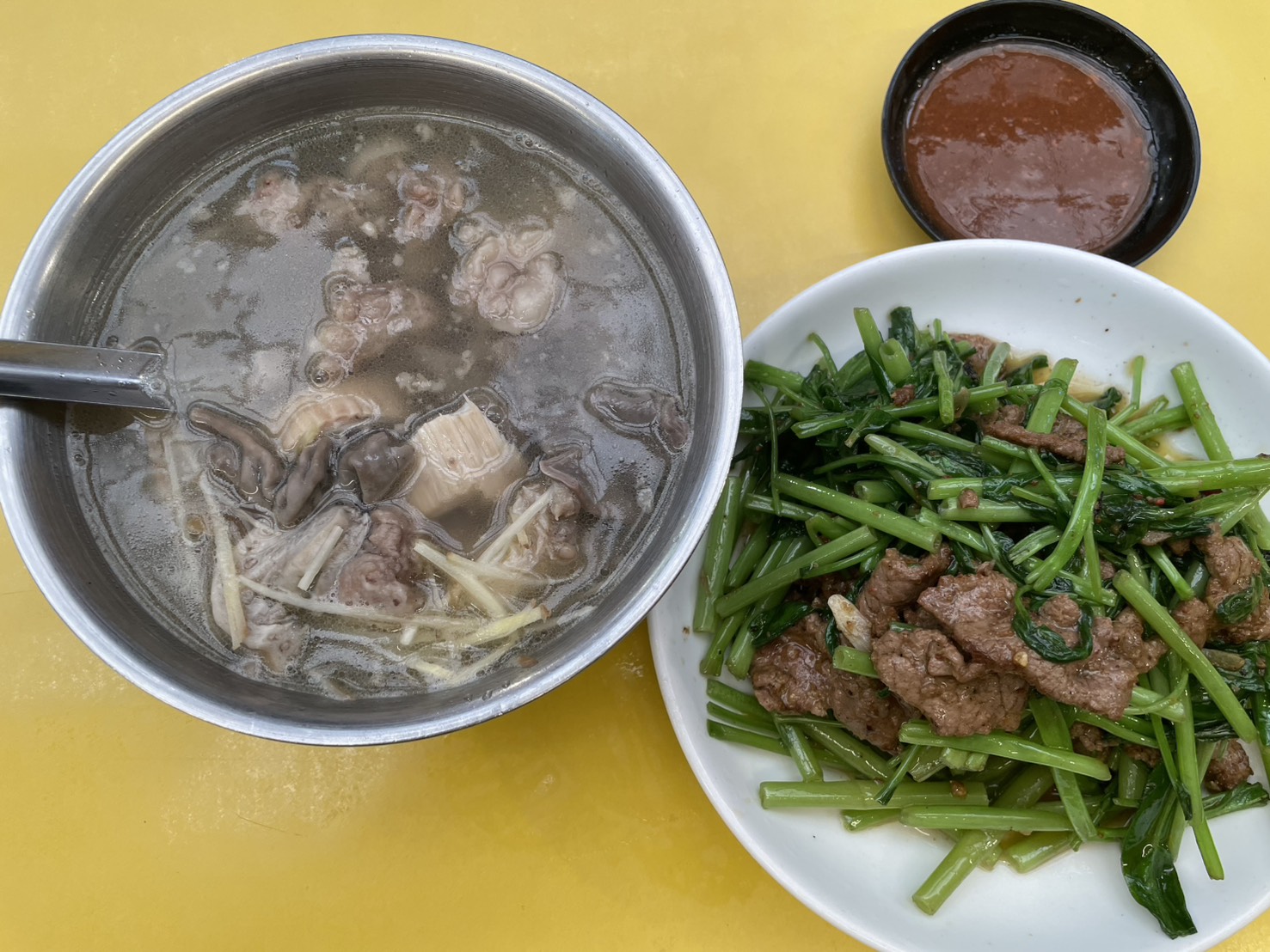 郭家炒牛肉牛雜湯與空心菜炒牛肉套餐組合