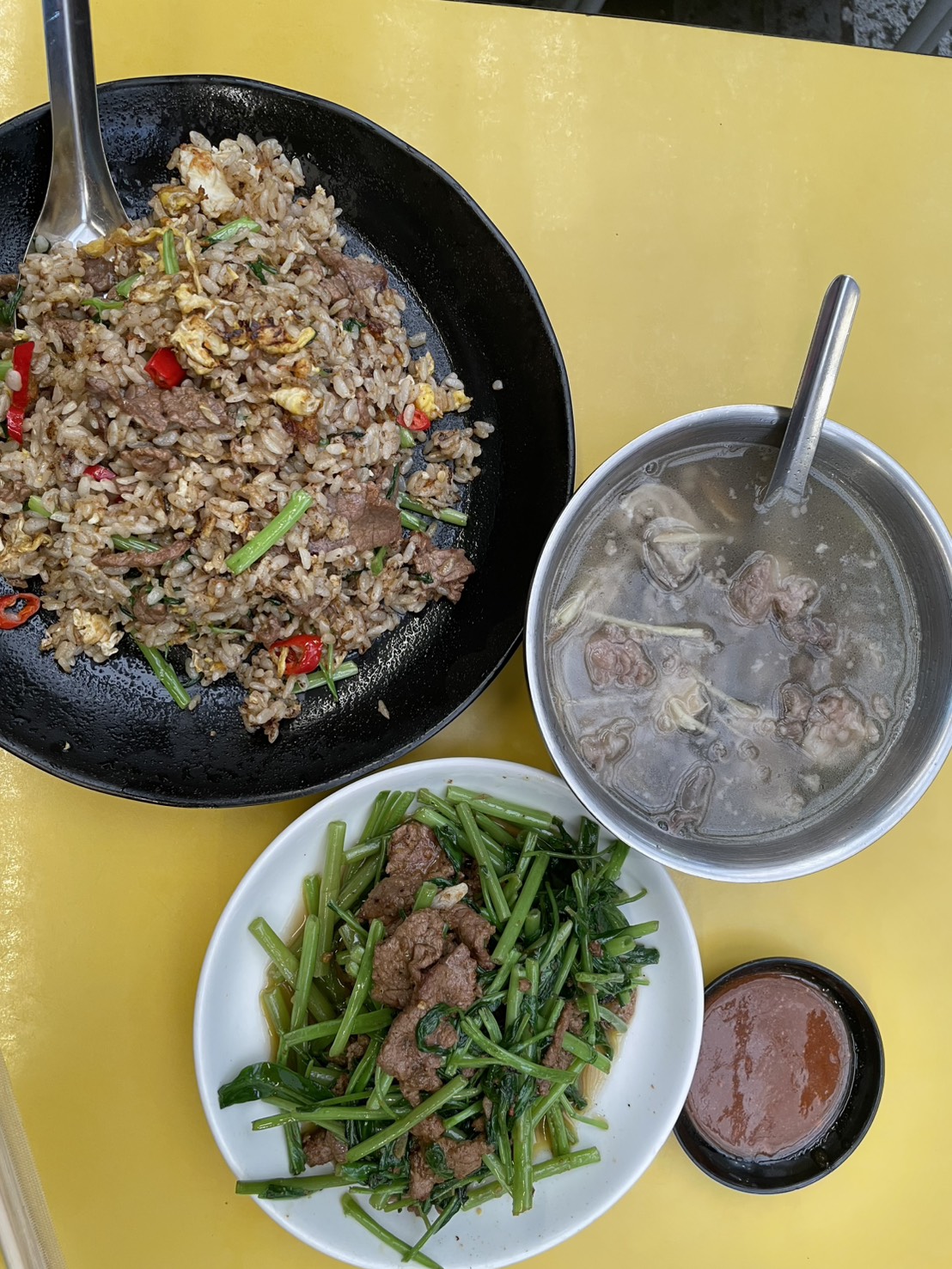 郭家炒牛肉牛肉炒飯炒牛肉牛雜湯合照