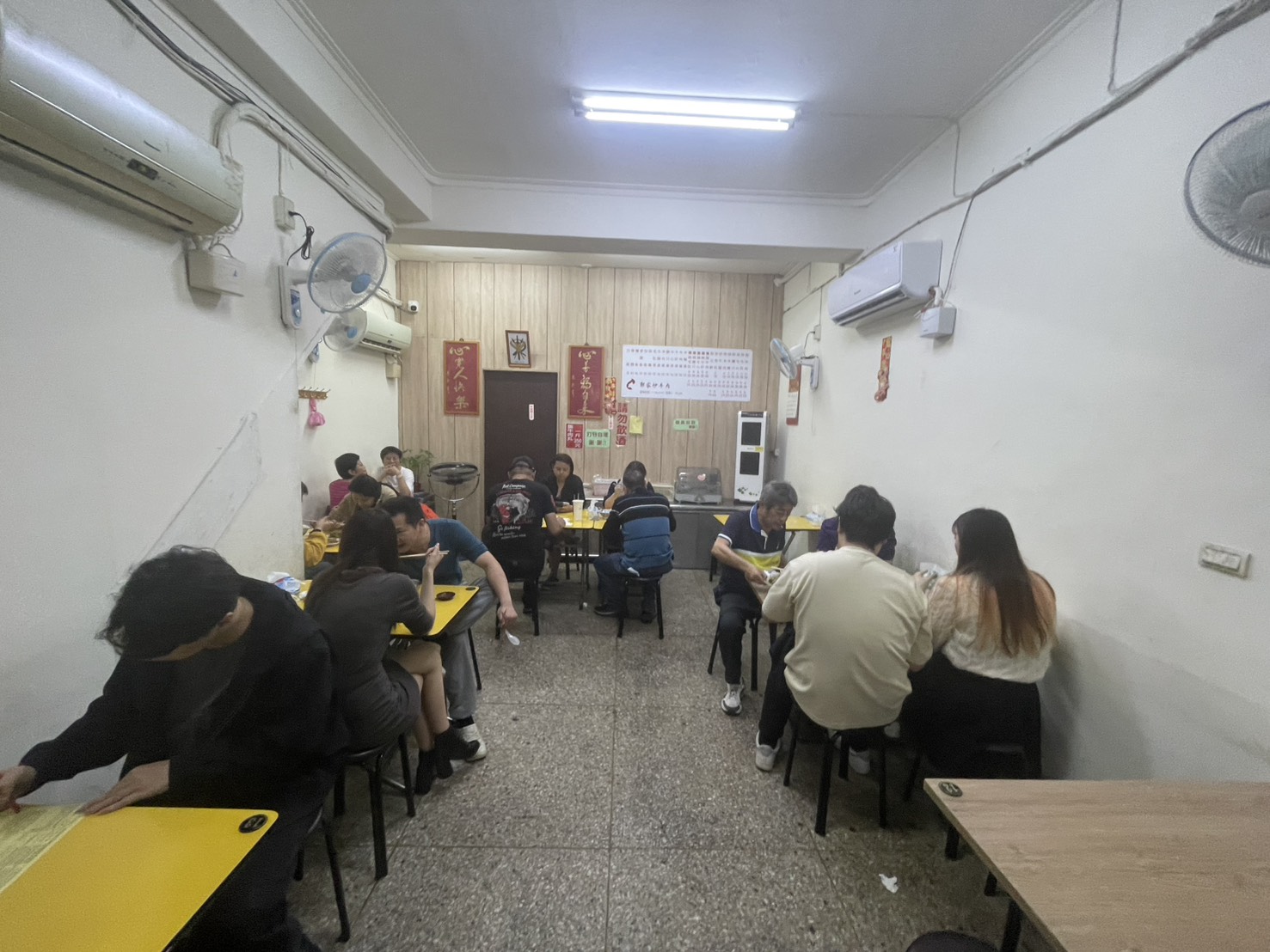 郭家炒牛肉店內用餐環境