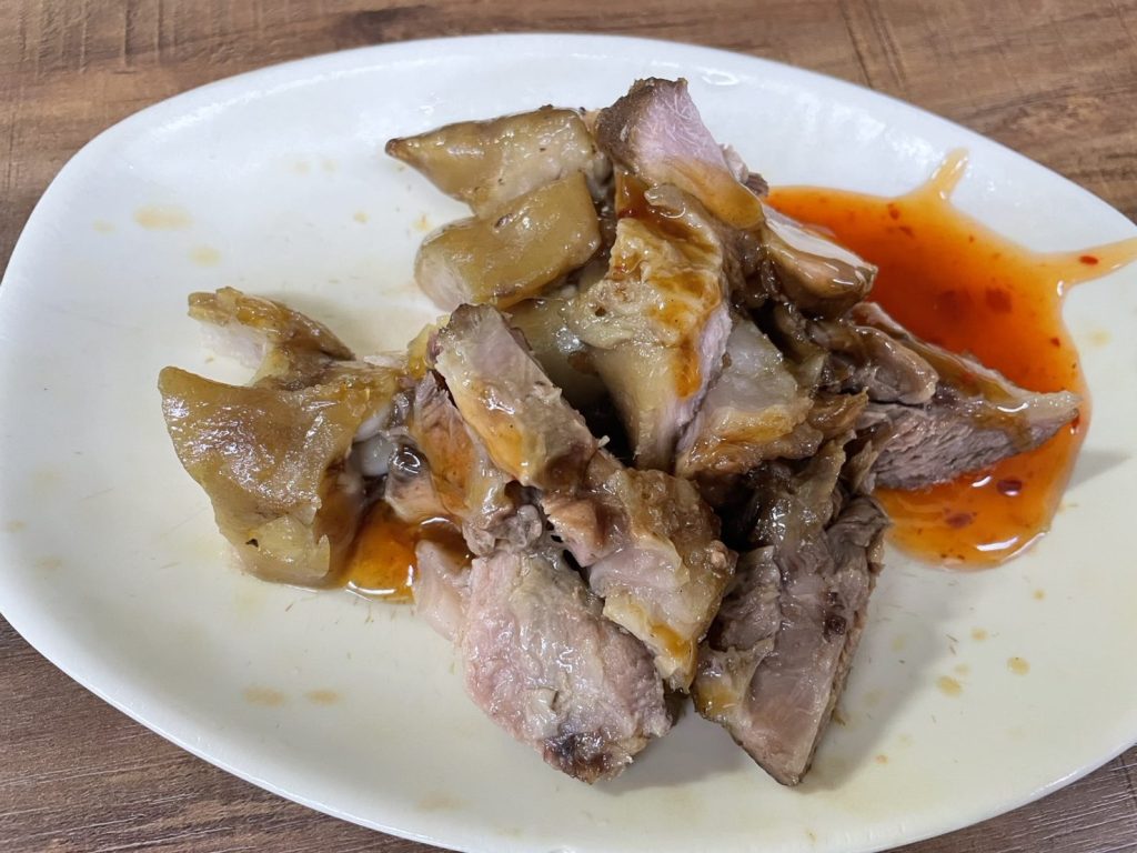 長腳麵食豬腳切盤沾辣椒醬成品