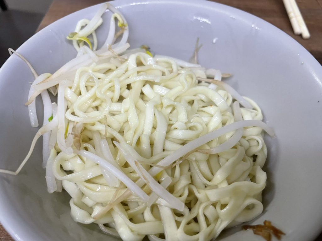 長腳麵食乾麵拌豆芽菜