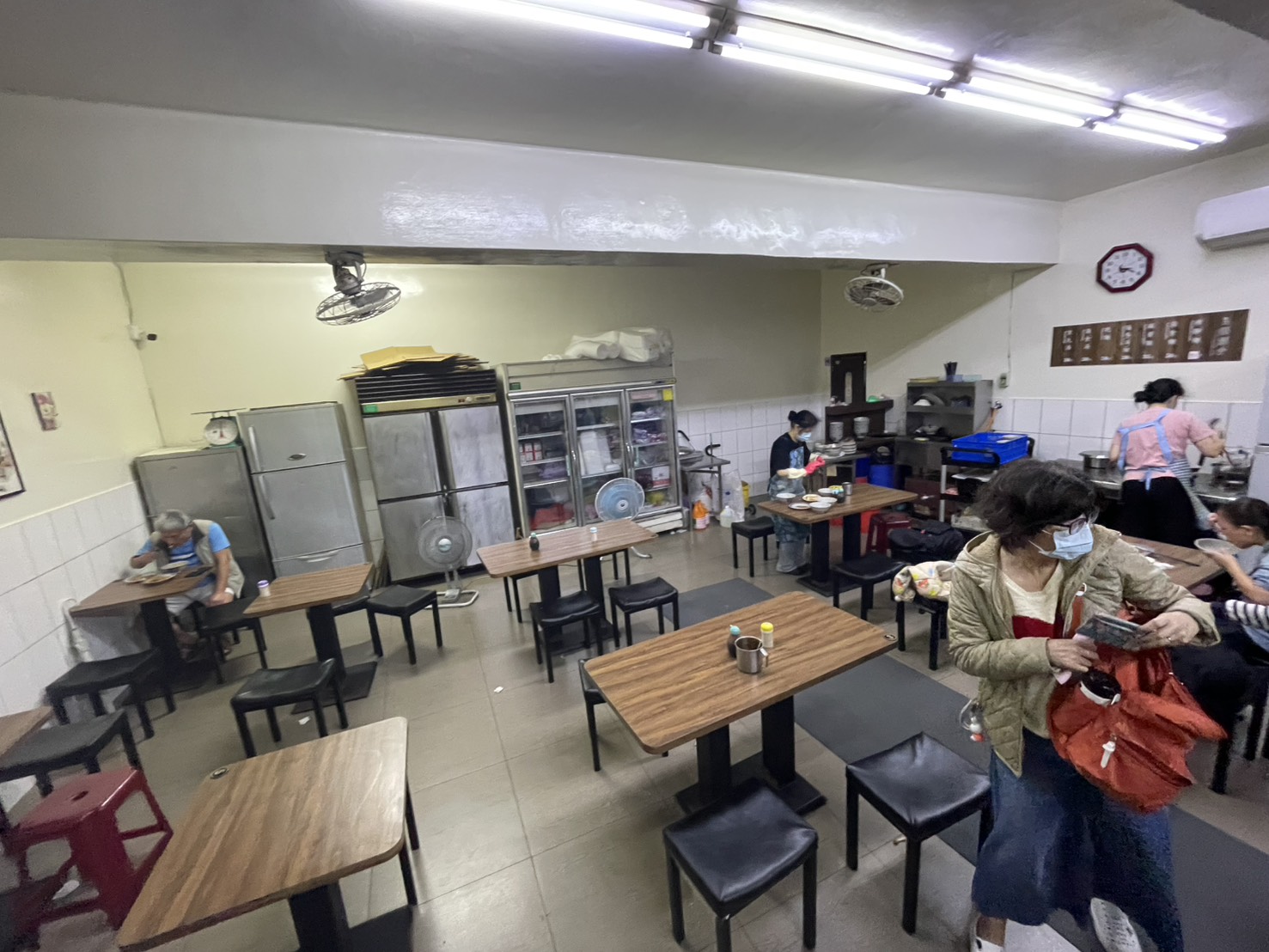 長腳麵食用餐區全景
