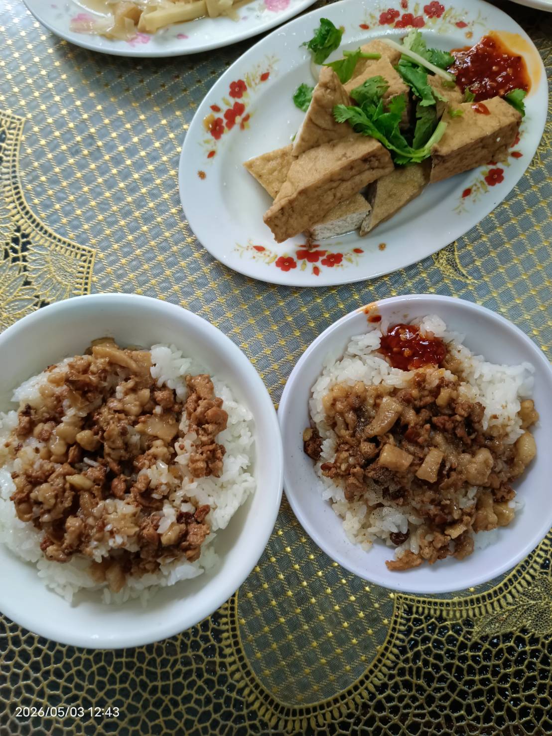 宜蘭新店小吃部滷肉飯與油豆腐小菜
