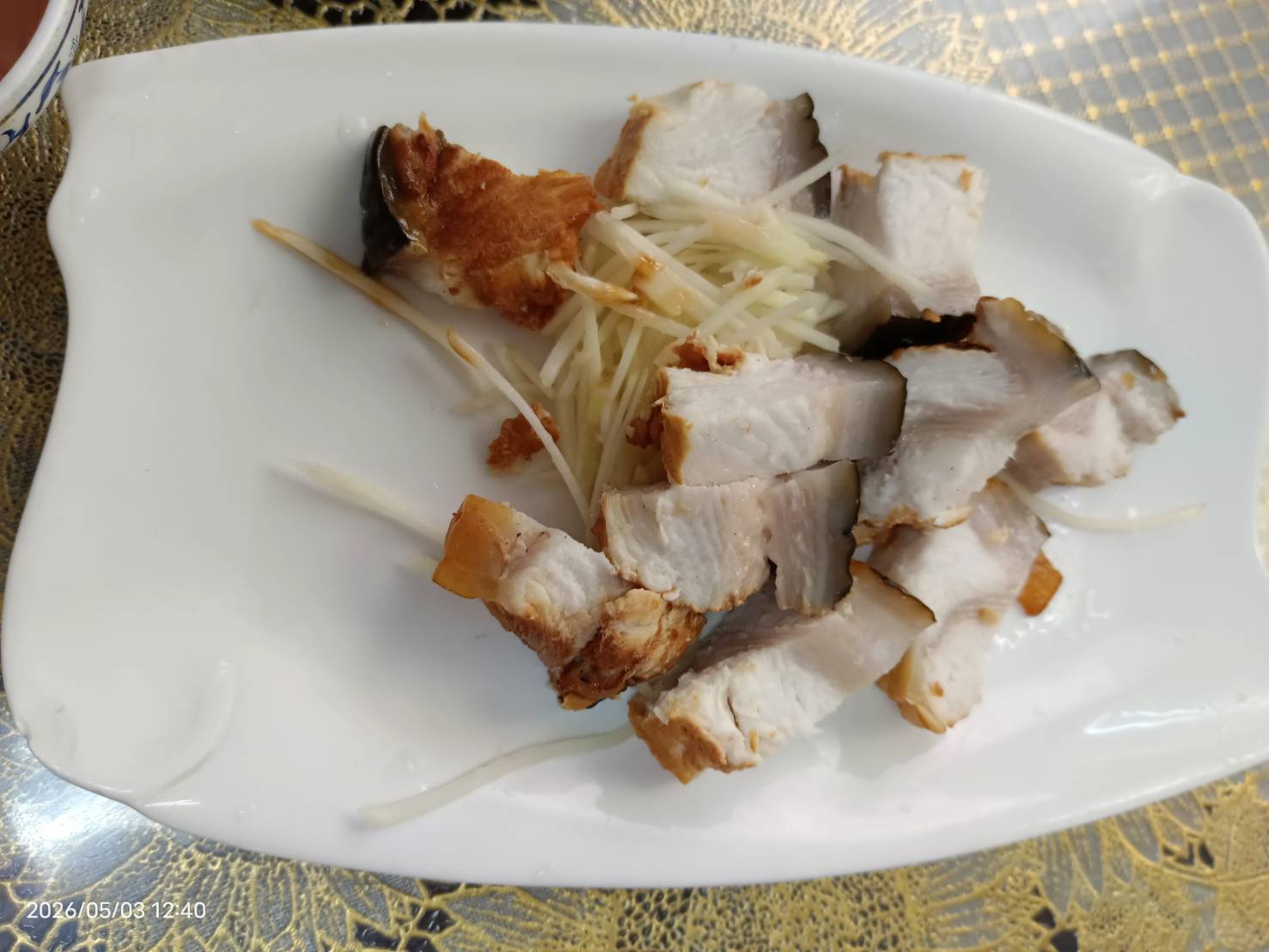 宜蘭新店小吃部招牌三層肉鯊魚煙综合切盤特寫