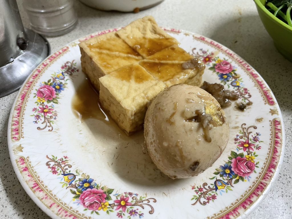 蘆洲大廟口切仔麵油豆腐貢丸特寫