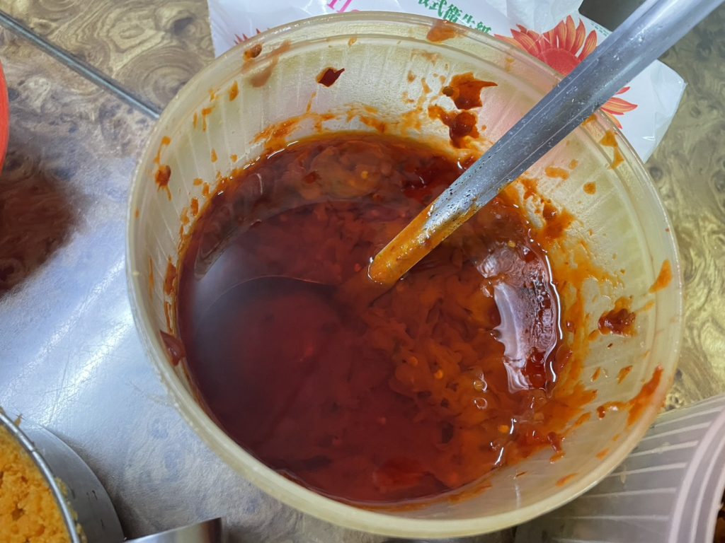 富宏牛肉麵自助辣油沾醬特寫