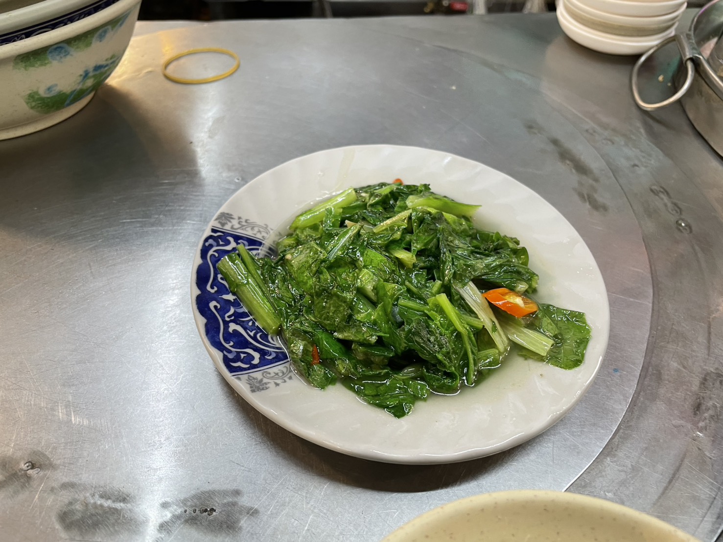 基隆廟口8號旗魚飯 燙青菜特寫
