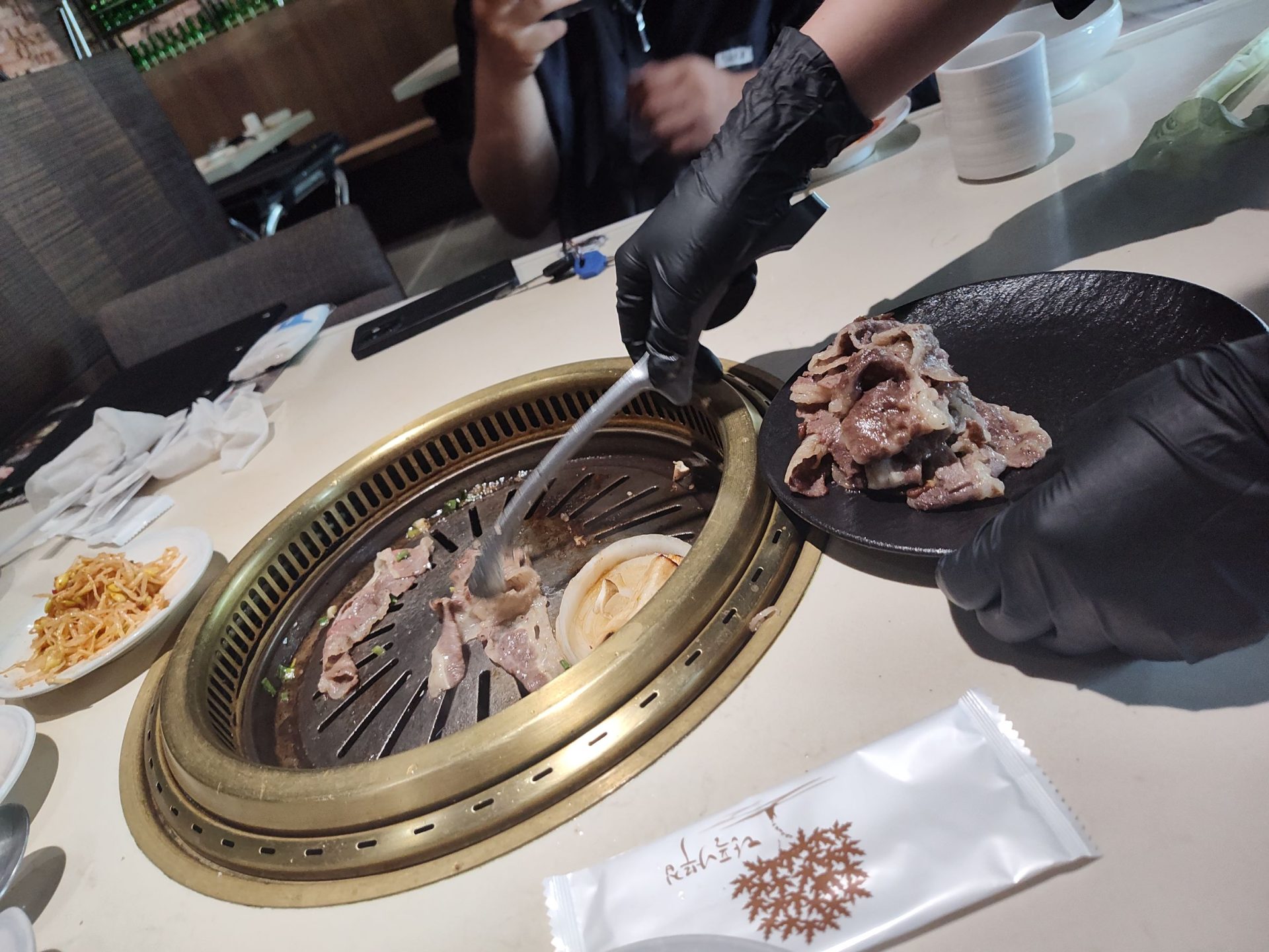 Maple Tree House楓樹韓國烤肉 服務生代烤上桌