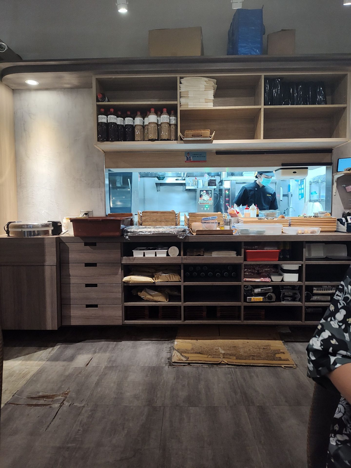 品田牧場台北光復南店 內場備料吧台