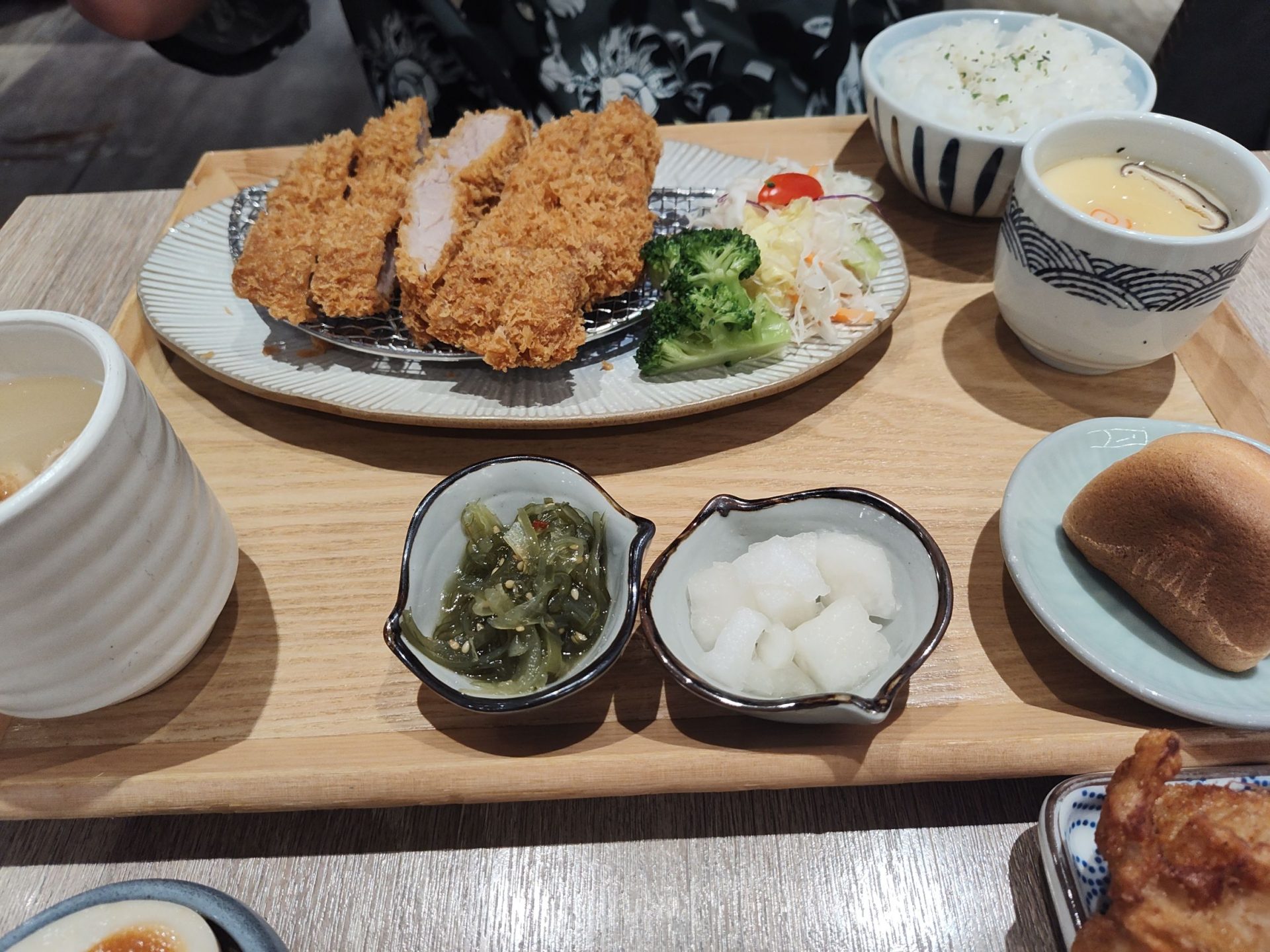 品田牧場台北光復南店 厚切豬排套餐全貌