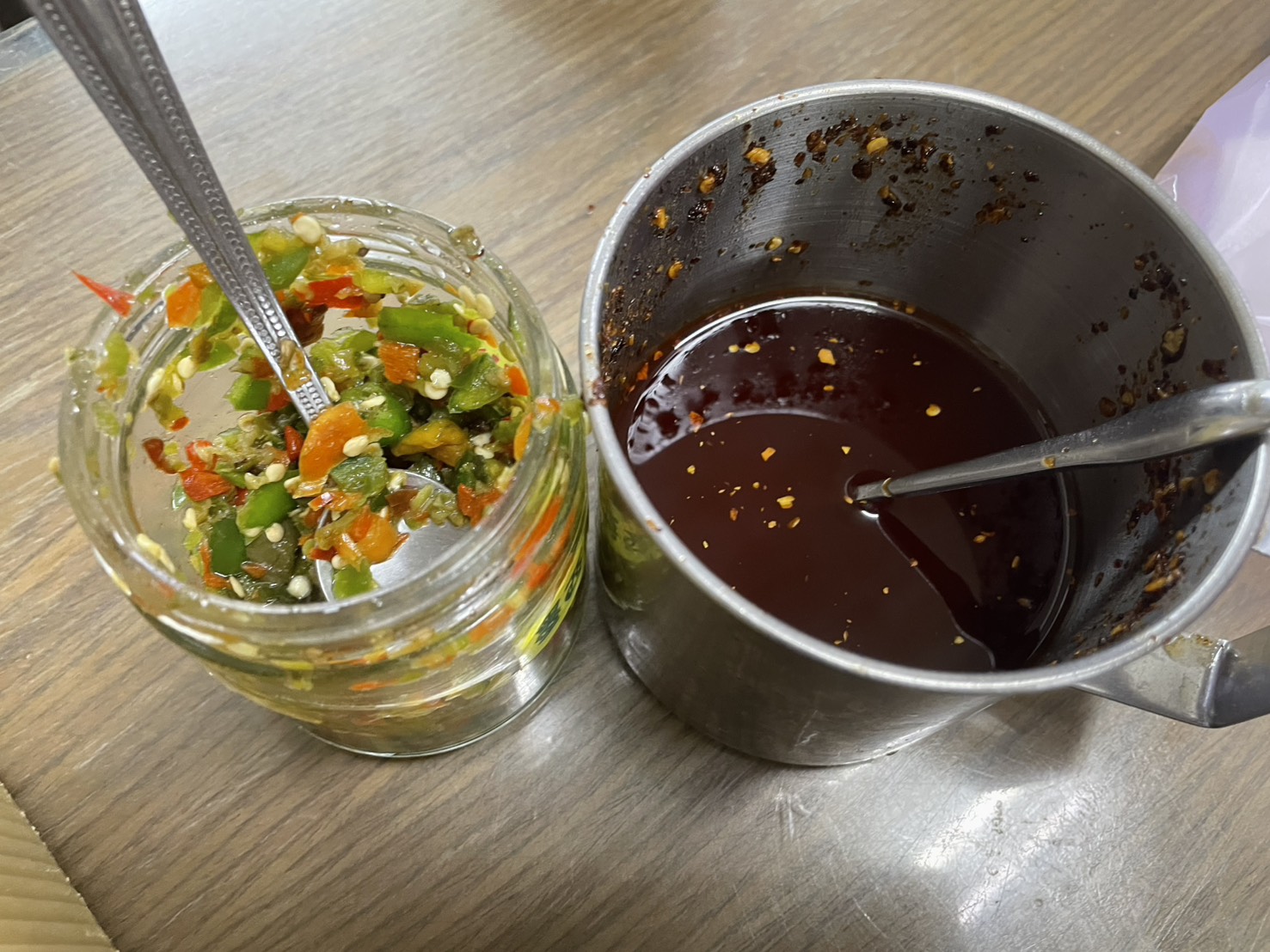 油庫口自製辣椒醬烏醋罐