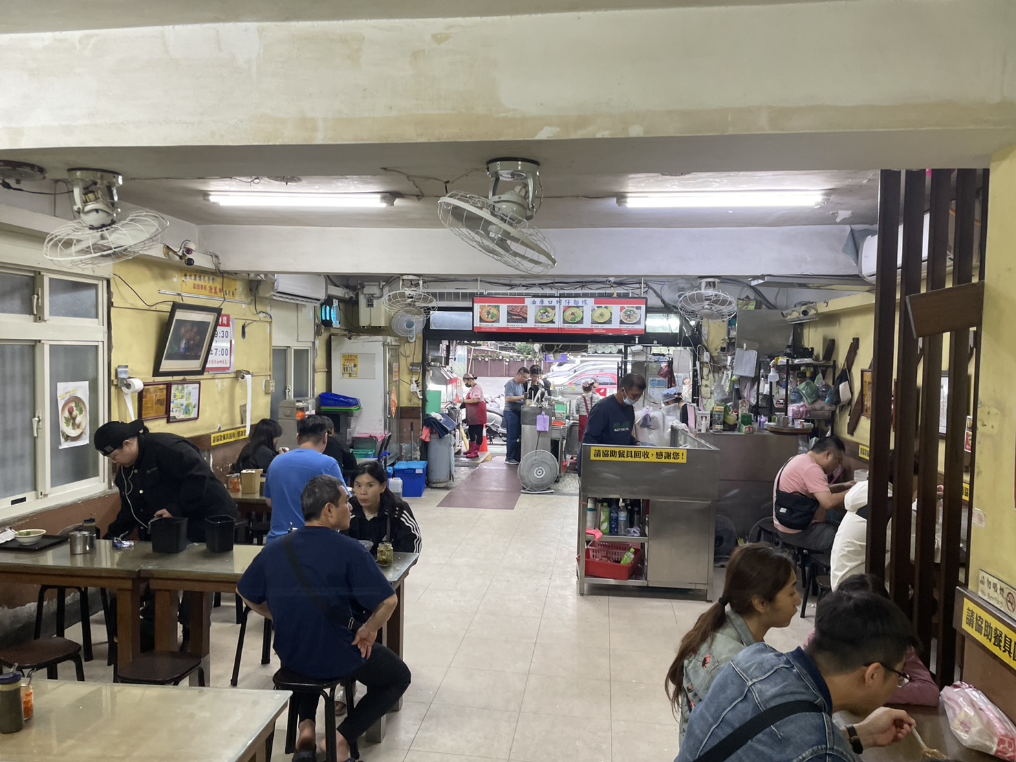 油庫口蚵仔麵線內用區座位